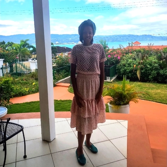 Small Senlis Beautiful Pink Floral Tee with Small Tiered Ruffle  Skirt - Picture 1 of 10